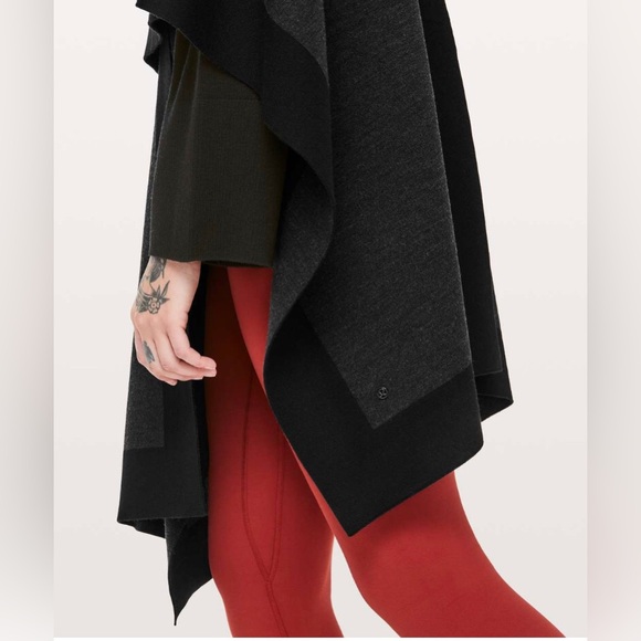 Lululemon Bundle Up Wrap - Picture 3 of 6